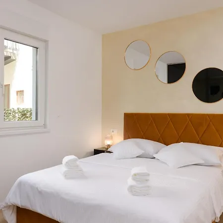 Apartamento Dalmavita - Luxury With Private Garden, Just 5 Min Walk To Unesco Heritage Center Trogir