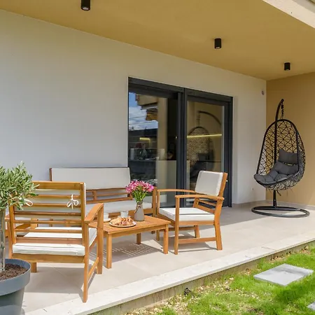Apartamento Dalmavita - Luxury With Private Garden, Just 5 Min Walk To Unesco Heritage Center Trogir