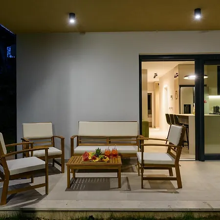Dalmavita - Luxury With Private Garden, Just 5 Min Walk To Unesco Heritage Center * Trogir